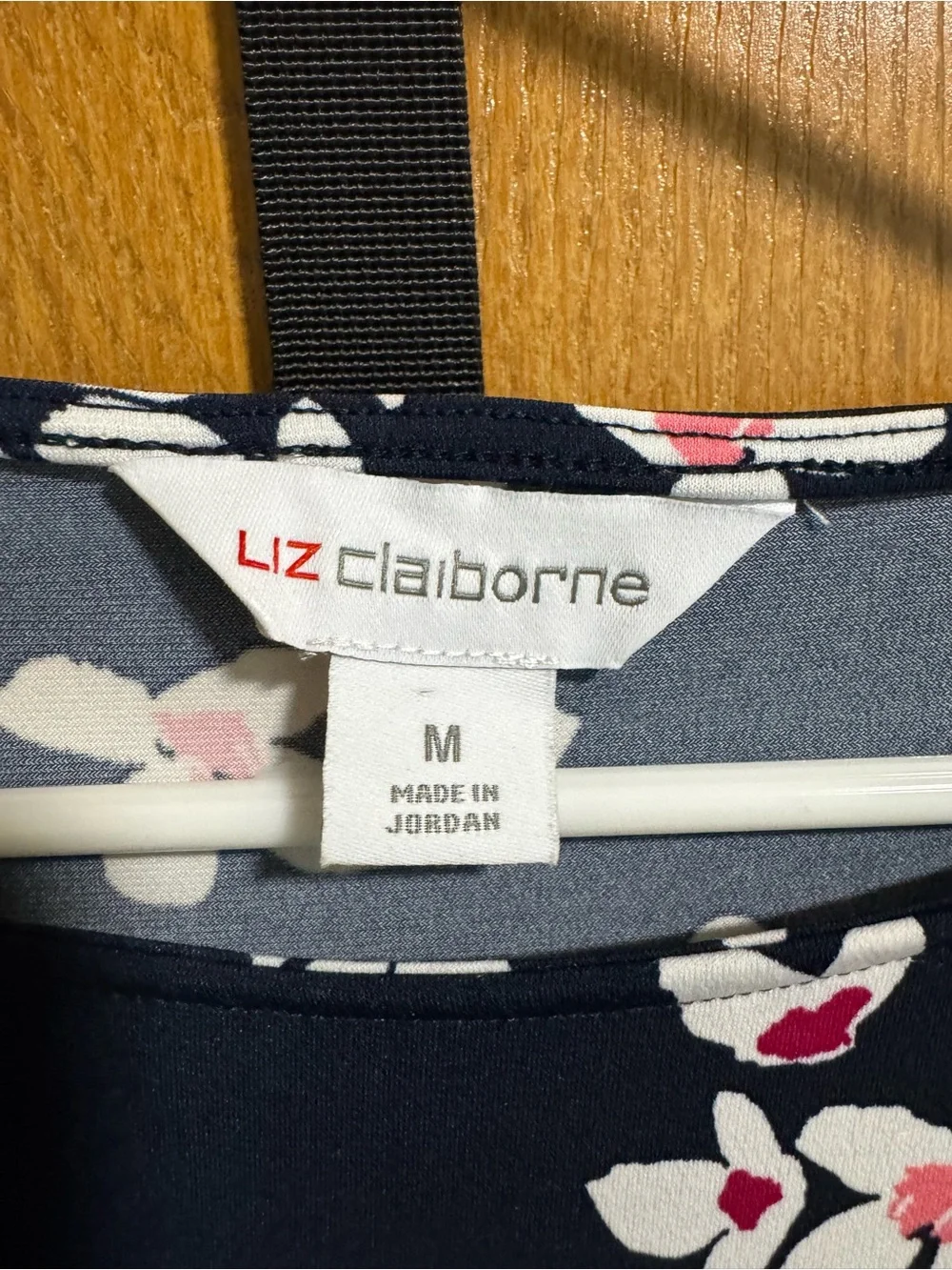 Liz Claiborne Navy Floral Short Sleeve Flutter Top - Medium - Picture 2 of 6